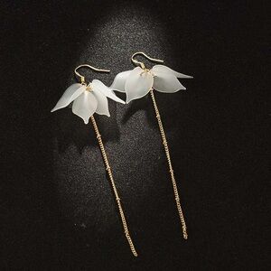 Elegant Gold and White Floral Drop Earrings